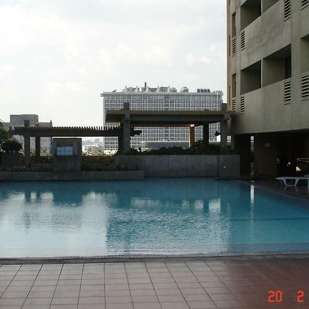 67 Sqm. Condo Unit In Robinson Place Residences 마닐라 외부 사진