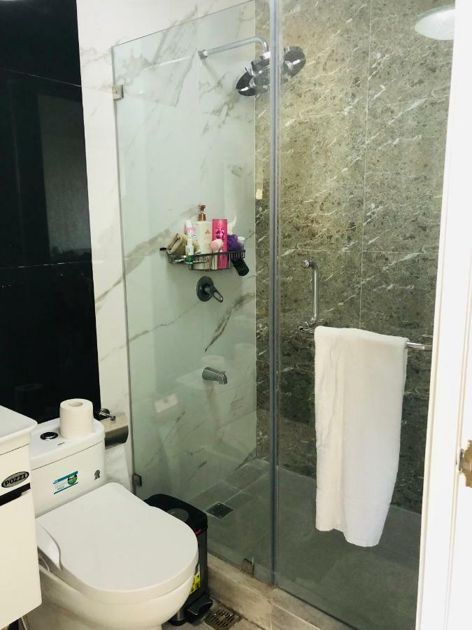 67 Sqm. Condo Unit In Robinson Place Residences 마닐라 외부 사진