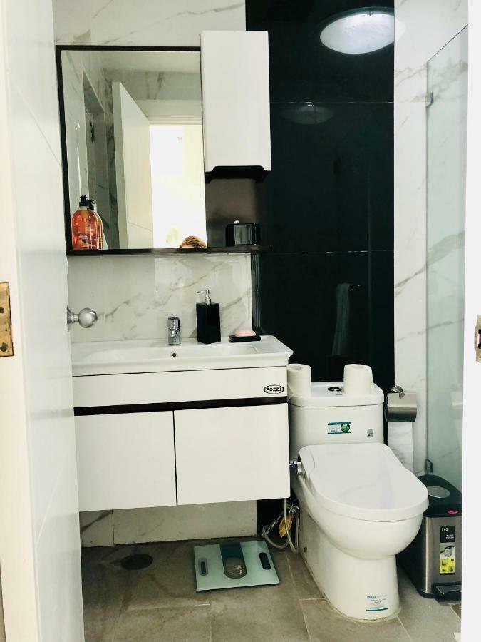 67 Sqm. Condo Unit In Robinson Place Residences 마닐라 외부 사진