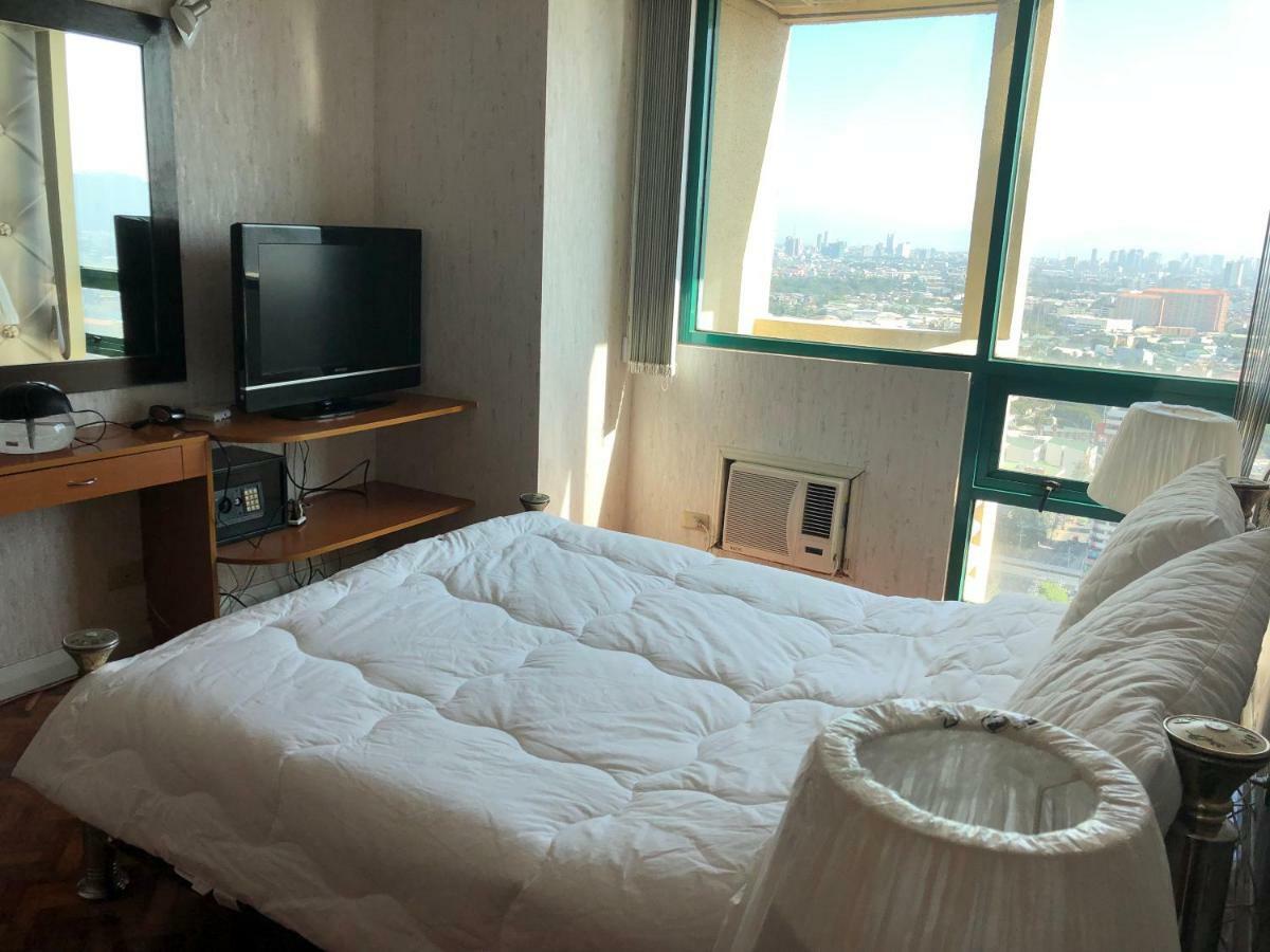 67 Sqm. Condo Unit In Robinson Place Residences 마닐라 외부 사진