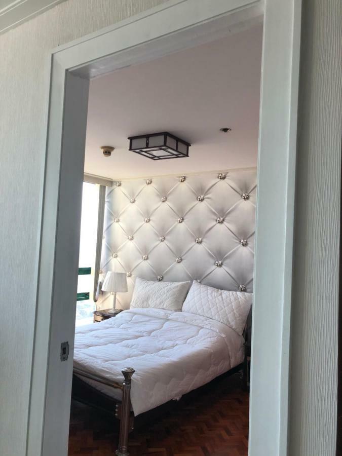67 Sqm. Condo Unit In Robinson Place Residences 마닐라 외부 사진