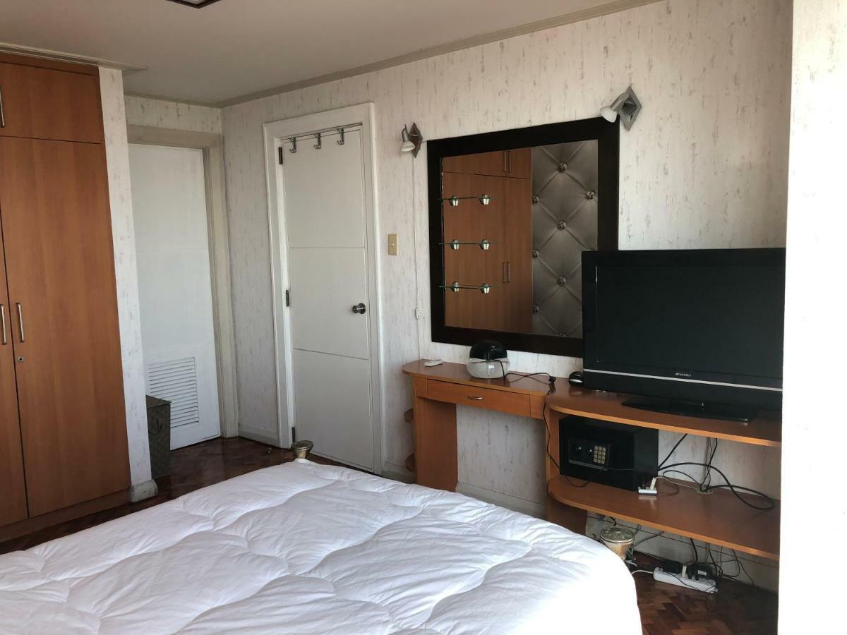 67 Sqm. Condo Unit In Robinson Place Residences 마닐라 외부 사진