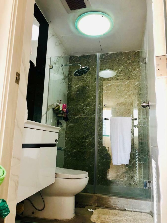 67 Sqm. Condo Unit In Robinson Place Residences 마닐라 외부 사진
