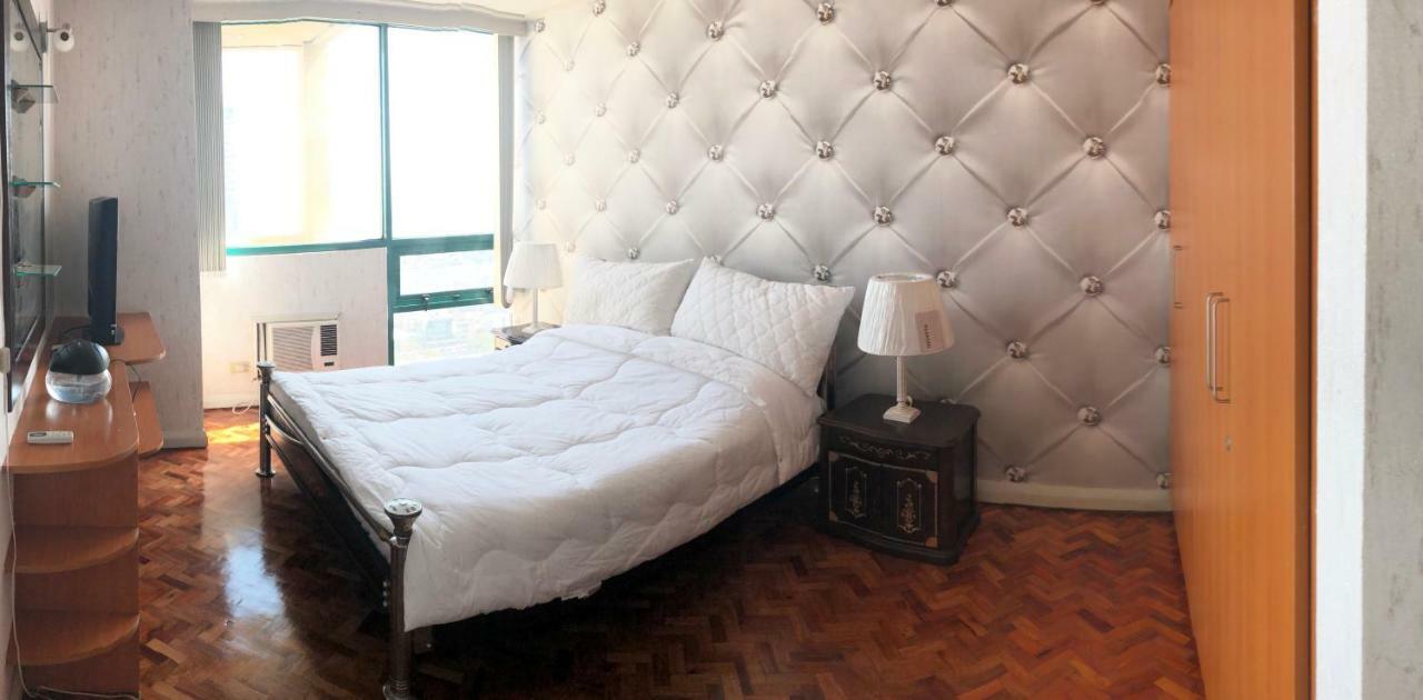 67 Sqm. Condo Unit In Robinson Place Residences 마닐라 외부 사진