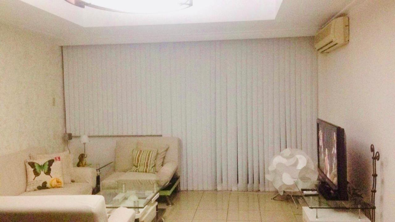 67 Sqm. Condo Unit In Robinson Place Residences 마닐라 외부 사진